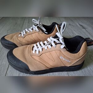 Evolv Women's Tan Approach Shoes